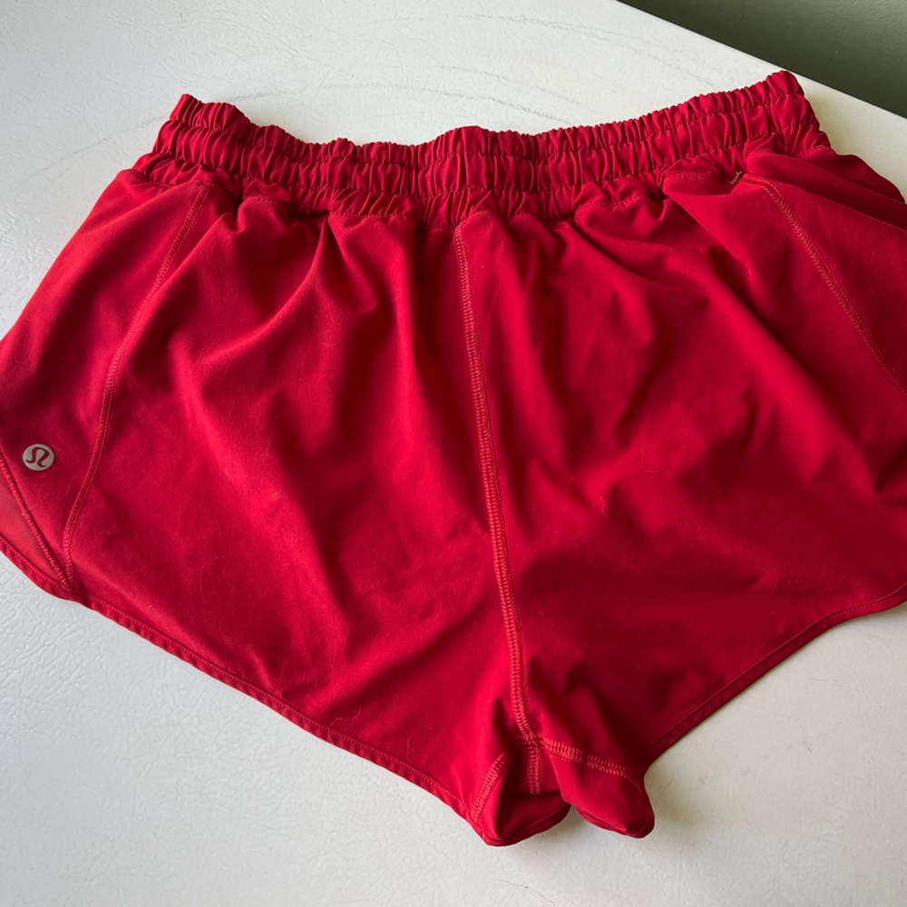 Red lululemon hotty hots size 8, 2.5 inseam